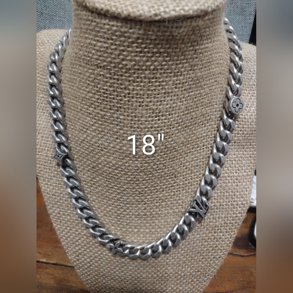 Matte Silver Colored Heavy Chunky Necklace